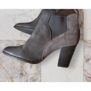 Seychelles Size 8.5 Textured Brown Leather Upper Stacked Heel Chelsea Booties